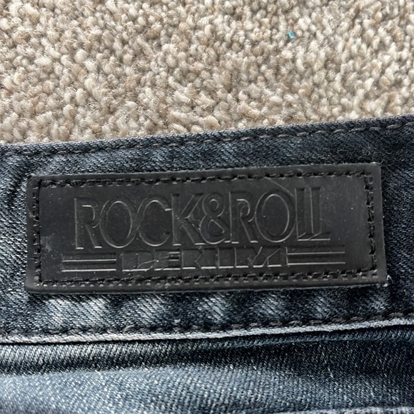 Rock & Roll Cowgirl Embellished skinny Jeans. Size 29 mid rise skinny. - Picture 5 of 7